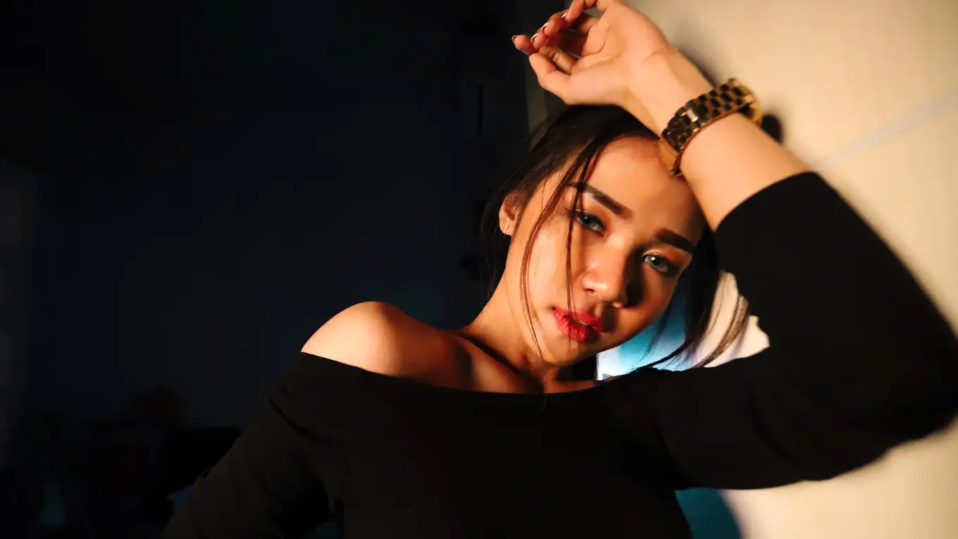 10 Hal yang Bikin Cewek Galau Tingkat Dewa